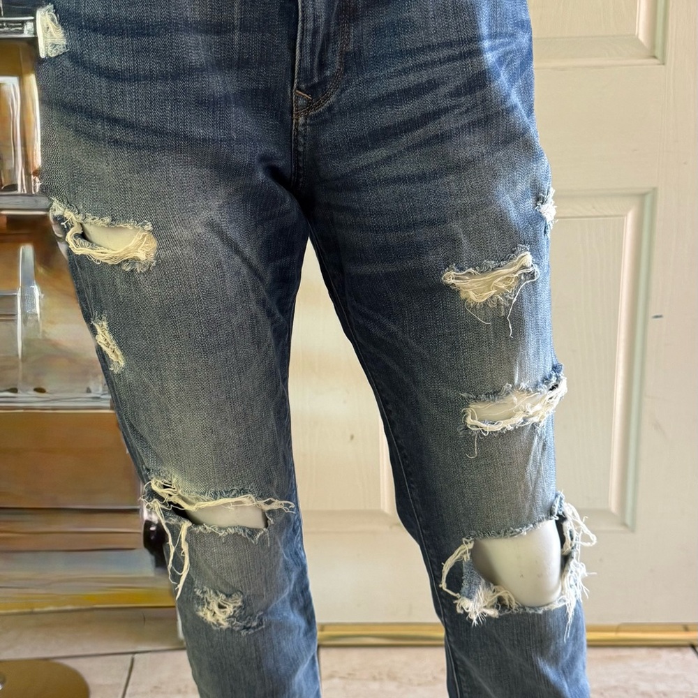 Women’s Express Distressed Blue Jeans